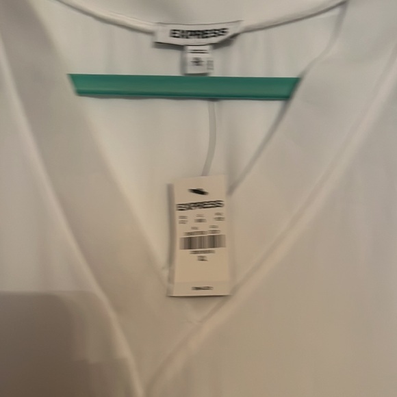 Express NWT lace sleeve v neck popover - Picture 5 of 6